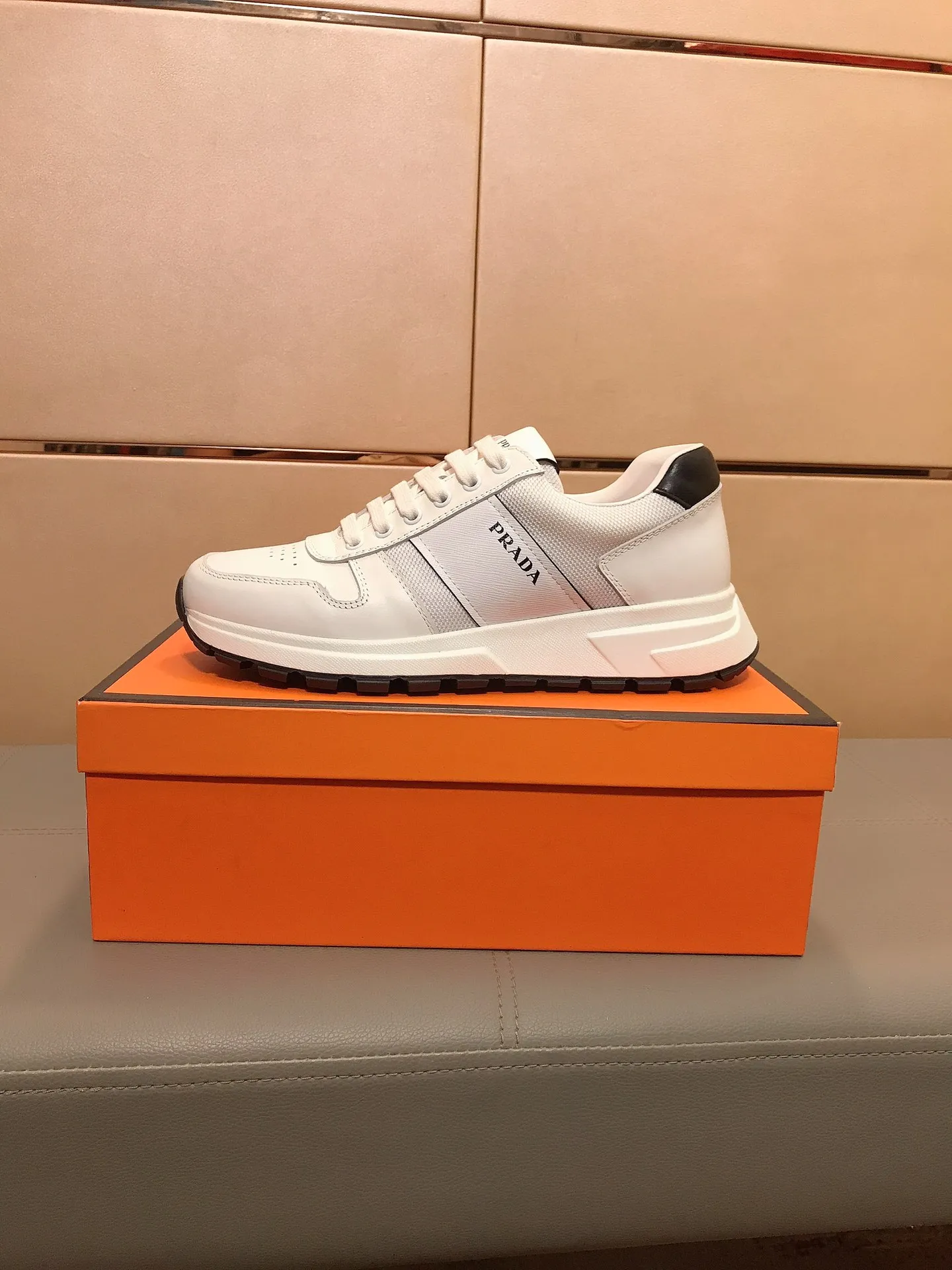 Ex-factory price 400 👟👟【PRADA】Prada's new men's fashion sports and casual shoes🇨🇳High-end boutique💯Exquisite details, uppers made of cowhide + breathable fabrics, pigskin lining🌶🌶Lightweight, wear-resistant and non-slip original outsole, comfortable to wear🎋Classic craftsmanship, fine workmanship, worth owning Code number: 38-44